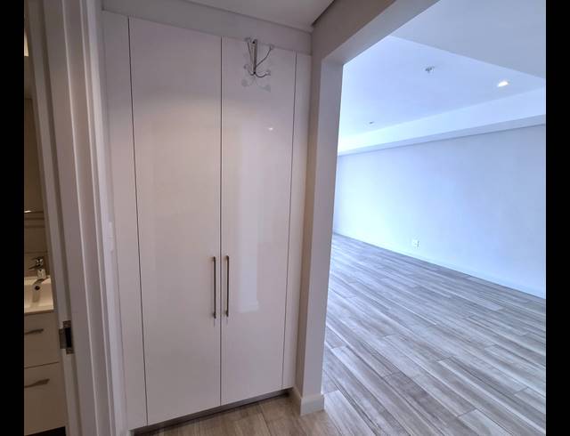 2 BEDROOM APARTMENT FOR SALE IN UMHLANGA CENTRAL